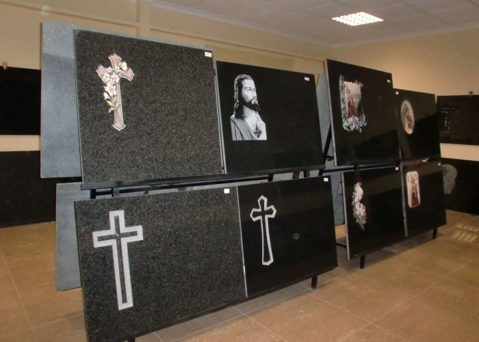 Lápidas y trabajos funerarios